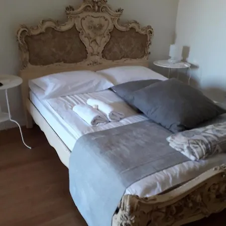 ベッド・アンド・ブレックファスト Il Borgo Dei Molini Torreglia